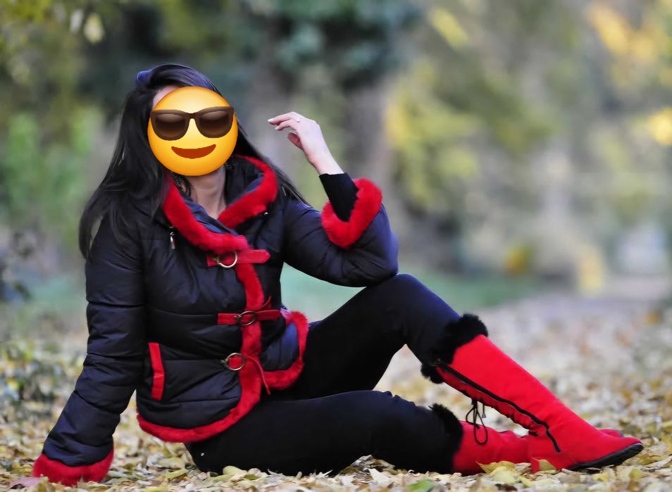 Geaca M dama, scurta neagra cu blanita rosie, gluga