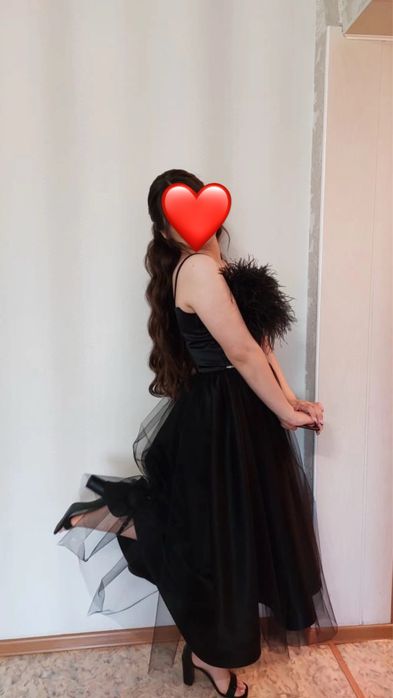 Продам шикарное платье с перьями