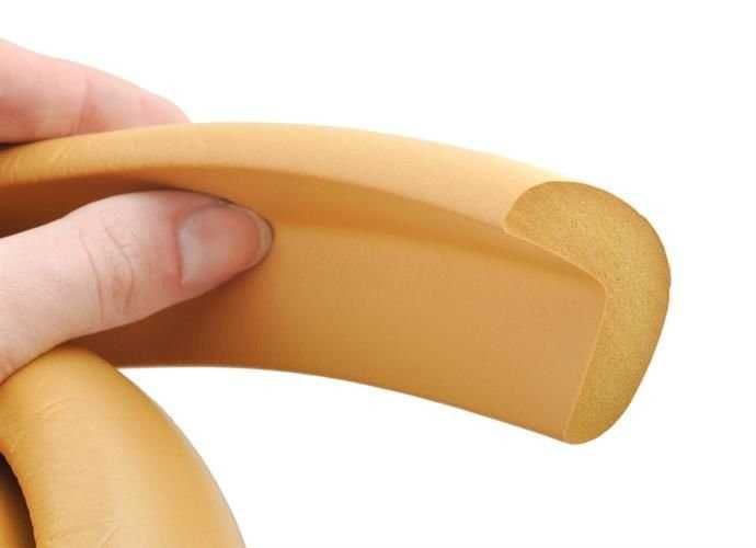 Предпазители за ъгли 4 бр + обезопасител за ръбове 2 метра