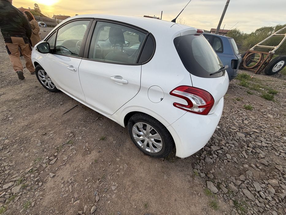 Пежо 208 1.3 82 кс бензин 2012г на части