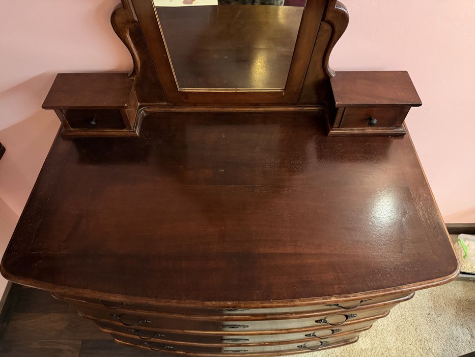 Масивен дървен скрин 112х66 мебел орех