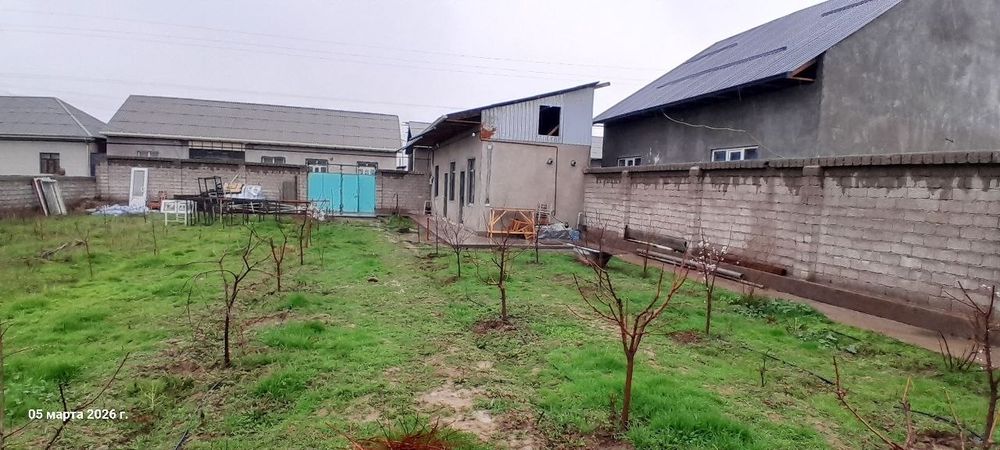 Hovli, uy Toshkent viloyati OʻrtaChirchiq tumani Oʻrtasaroy Navruz MFY