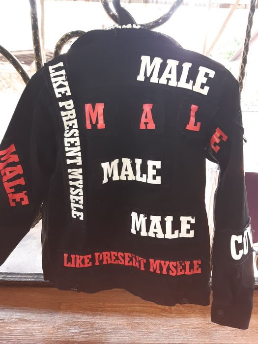 Продам новую джинсовку на 11-12 лет