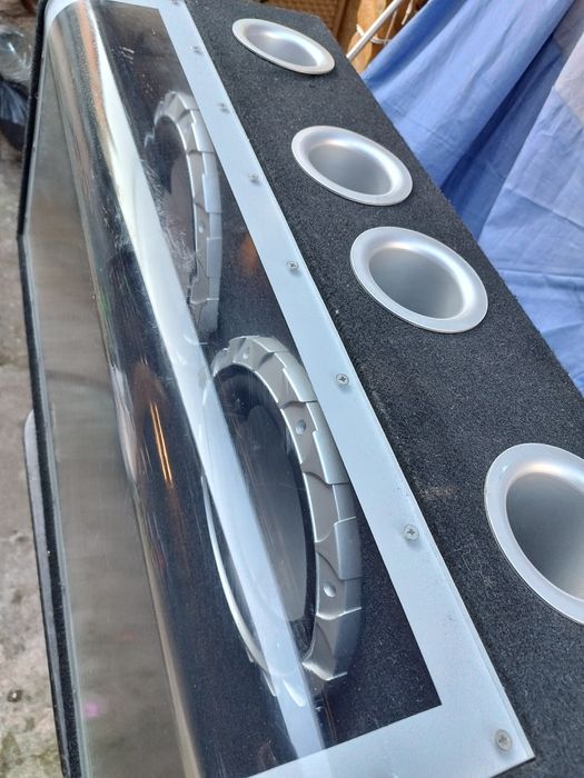 Бас каса за автомобил