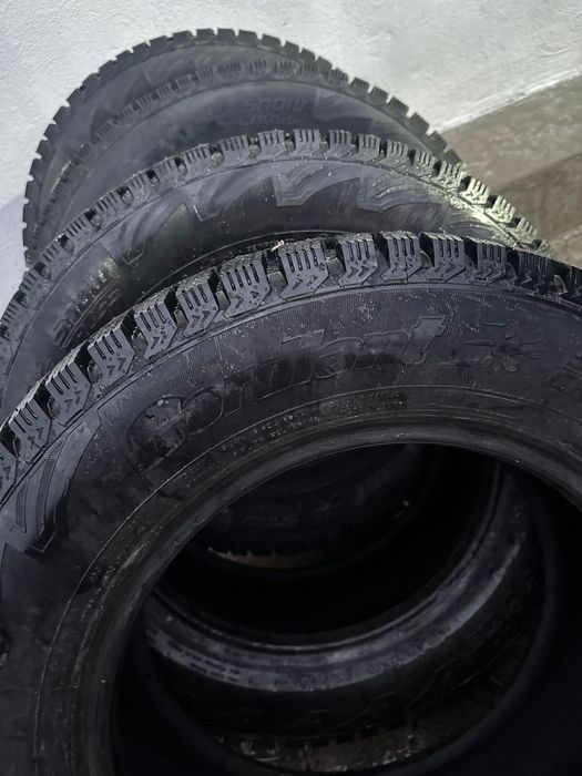 Автошины 215 /65/16 новые без пробега