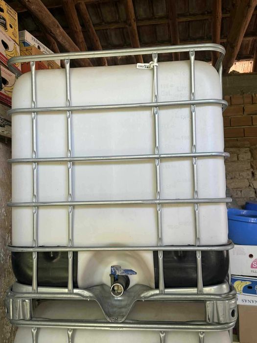 Продавам бидона по 1 тон