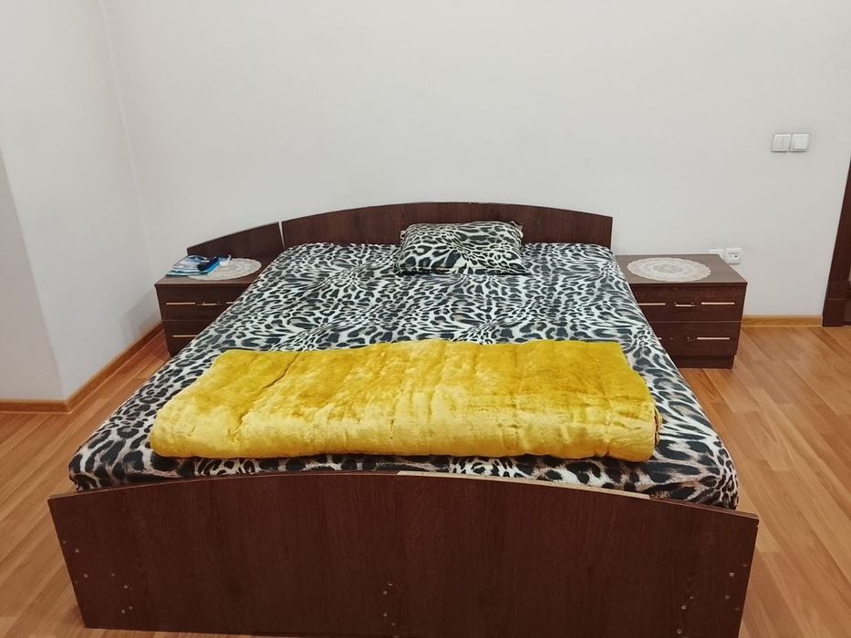 Каричневый мебель