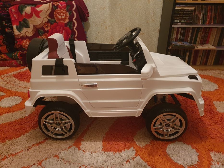 Электромашинка Белый Гелендваген