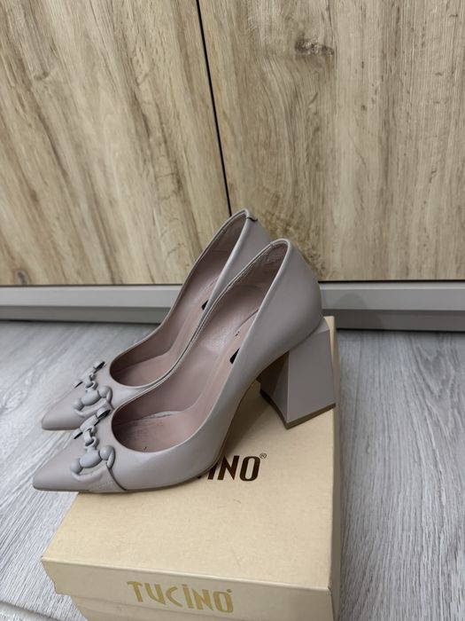 Продам женские туфли.