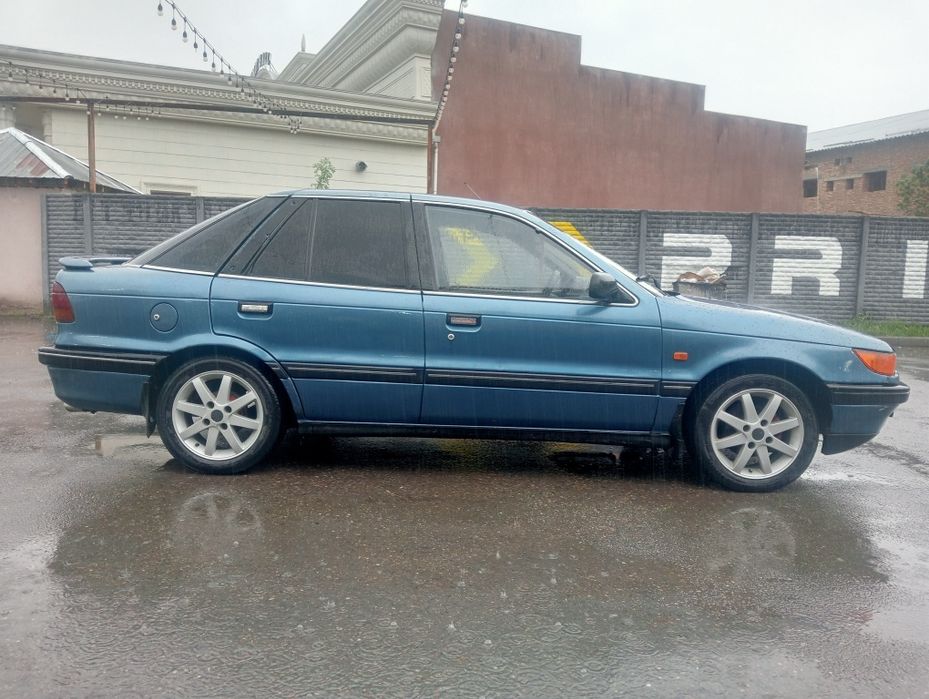 Митсубиси Лансер