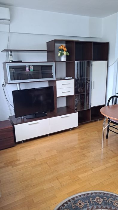 Inchiriez apartament