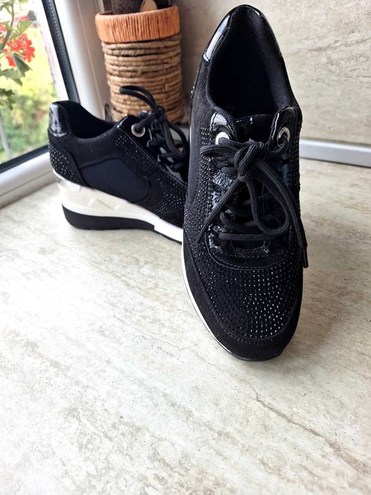 Дамски обувки номер 37