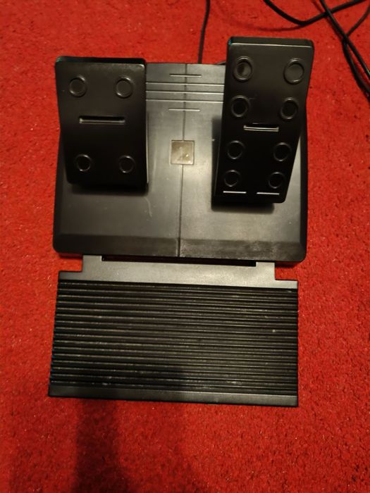 Волан с педали.