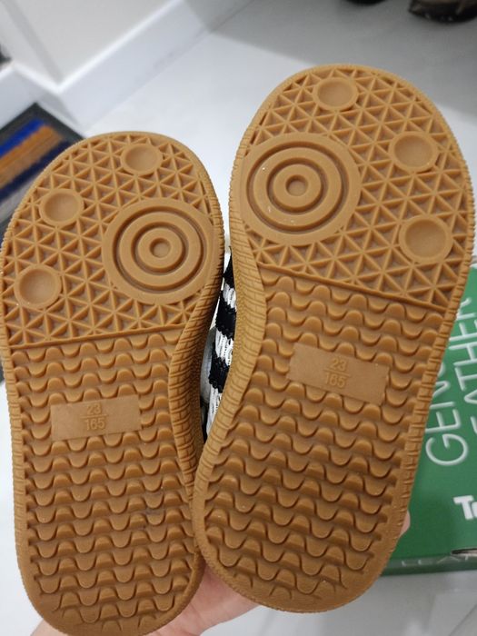 Продам детские кроссовки летние