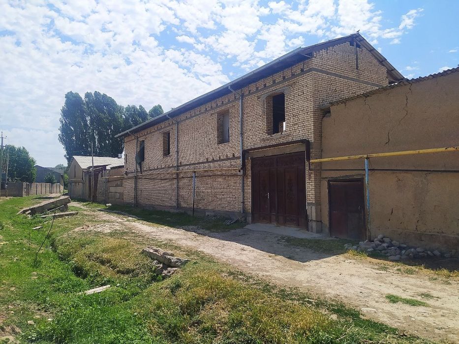 Uchastka sotilad narxini kelishamiz