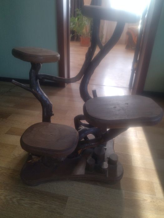 Деревянная полка для цветов