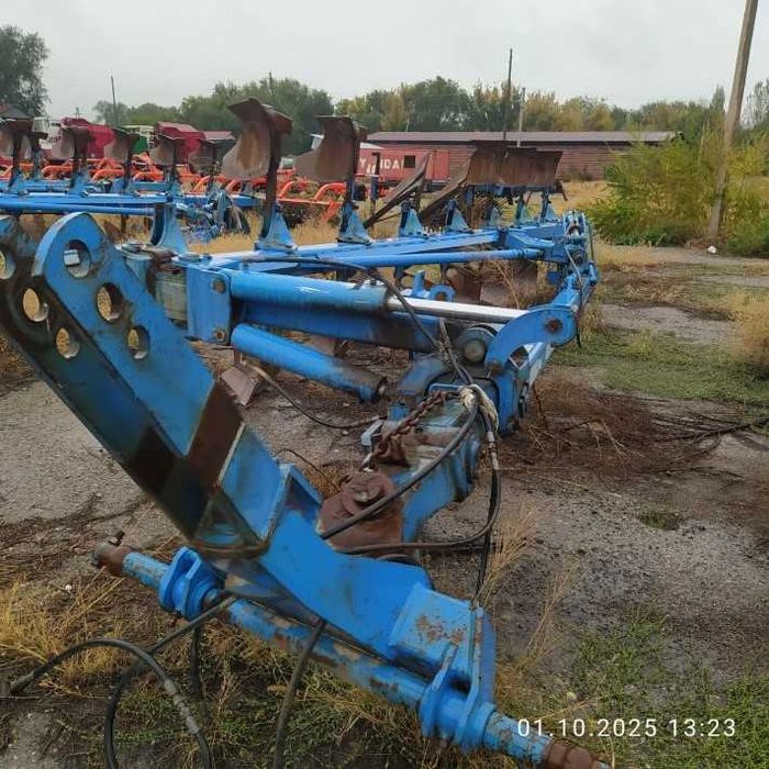 плуг 8 корпусный
