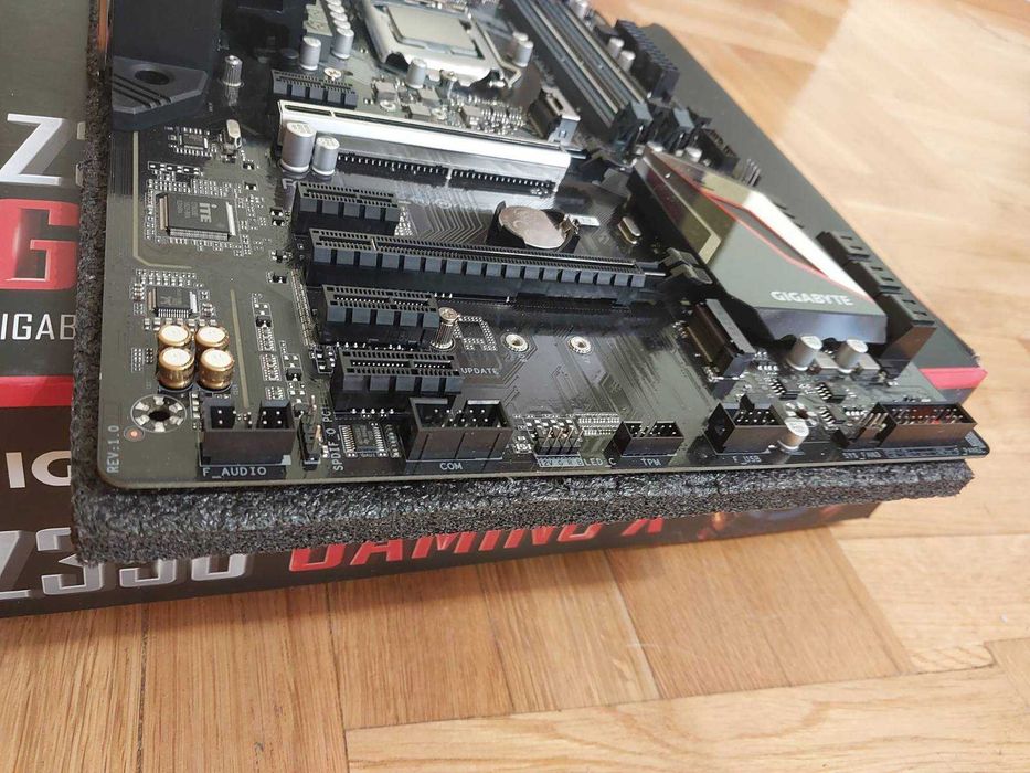 Intel Core i7 9700K + Gigabyte Z390 Gaming X