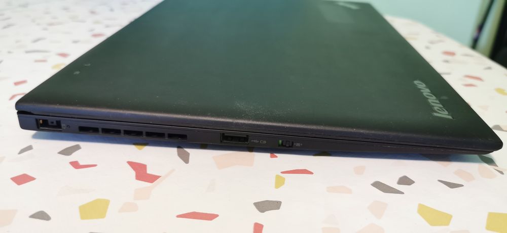 Продавам лаптоп Lenovo X1 Carbon