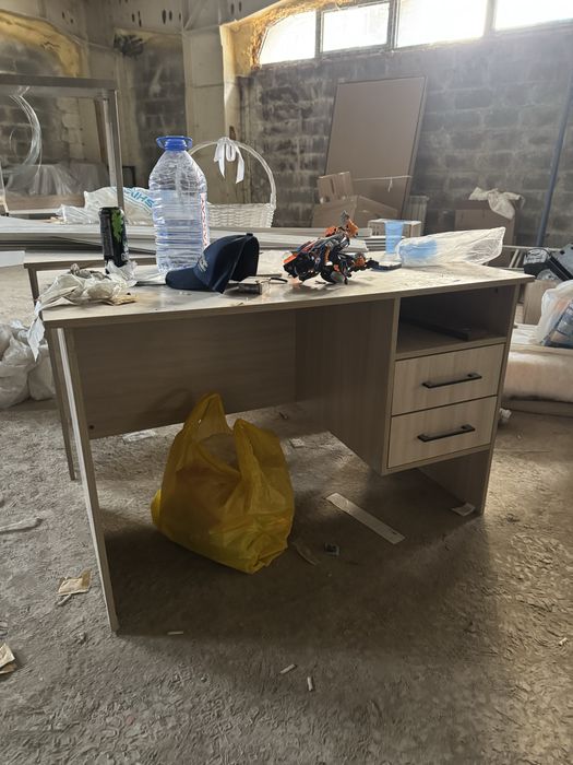 Офисные столы с полками 3шт