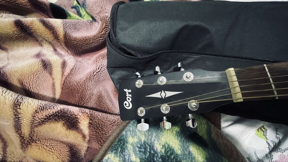 Гитара cort в отличном состоянием