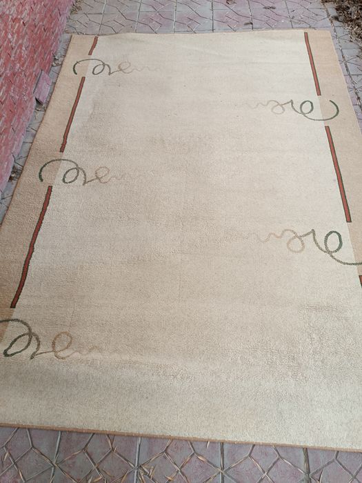 Продается ковер в хорошем состоянии