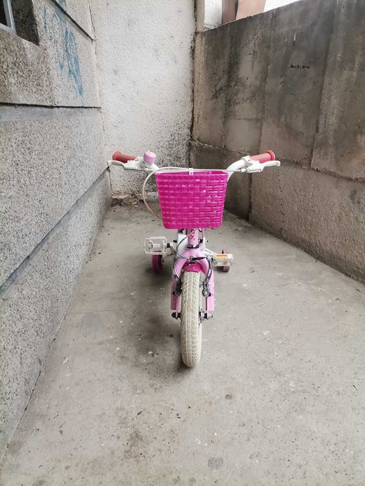 Детски велосипед с помощни колела