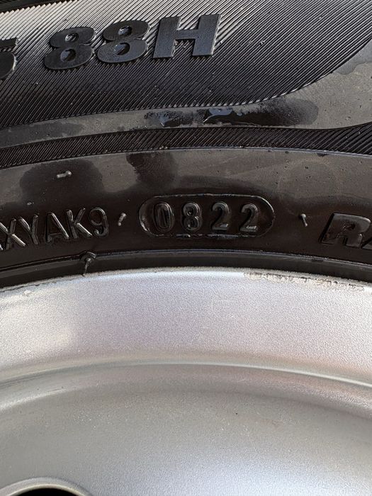 Продавам 4 броя летни гуми Marshal MH15 с размер 195/60 R15 88H.   DOT 0822 (Карани 2 сезона, като нови)