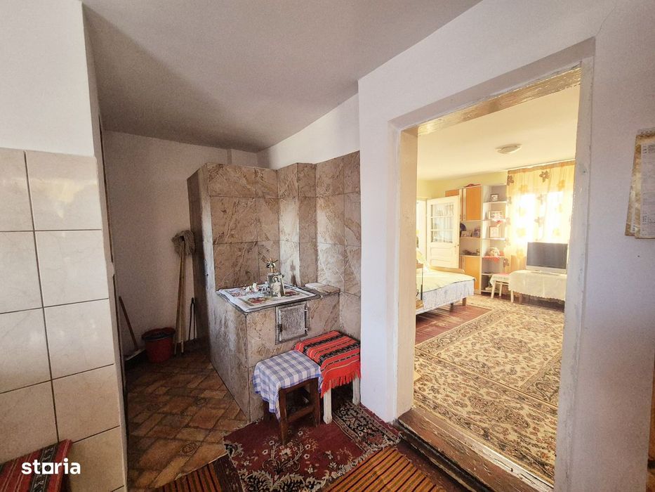 Casă din cărămidă și teren generos, comuna Dobreni