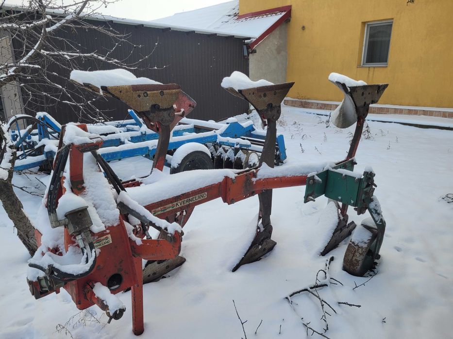 Tractor Massey Ferguson +plug Kverneland