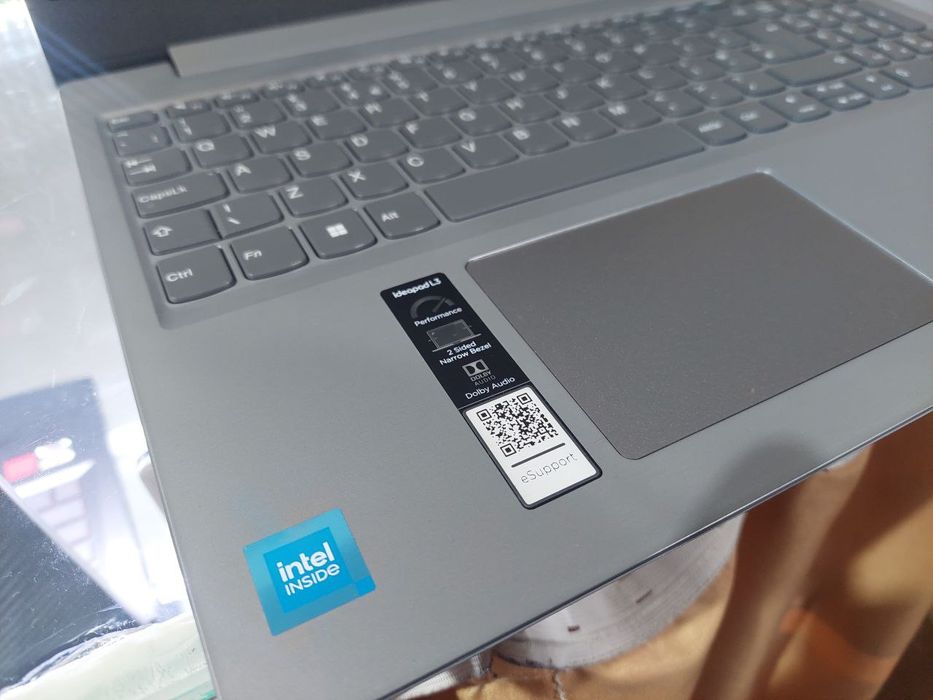 Янги Lenovo ноутбук компютер