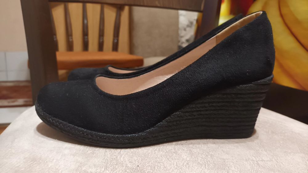 Чисто нови дамски обувки на платформа Lulux, еко велур, номер 39