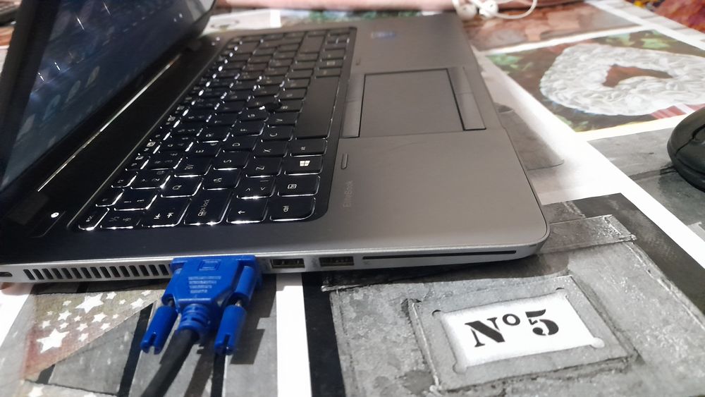 HP 840 G2 notebook va LG monitor sotiladi