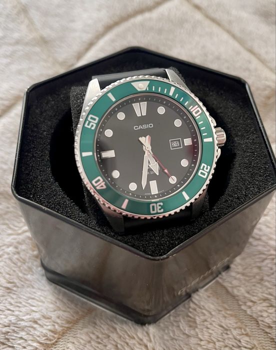 Продам новые Мужские часы Casio