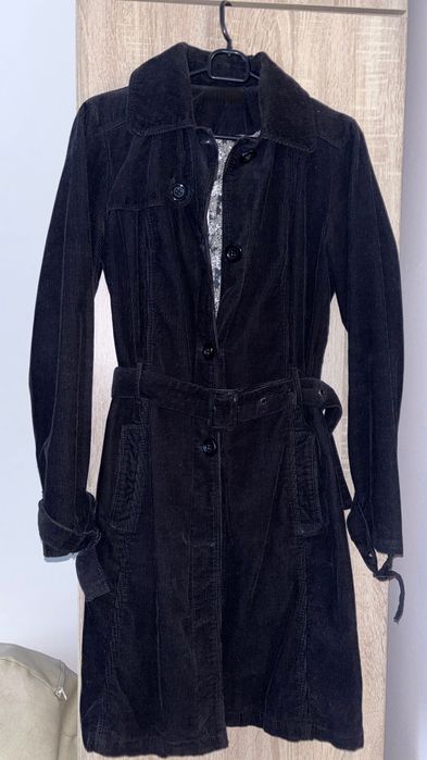 Jacheta trench coat lung catifea Jo Malone NOU