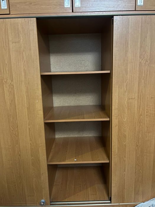 Продам большой шкаф