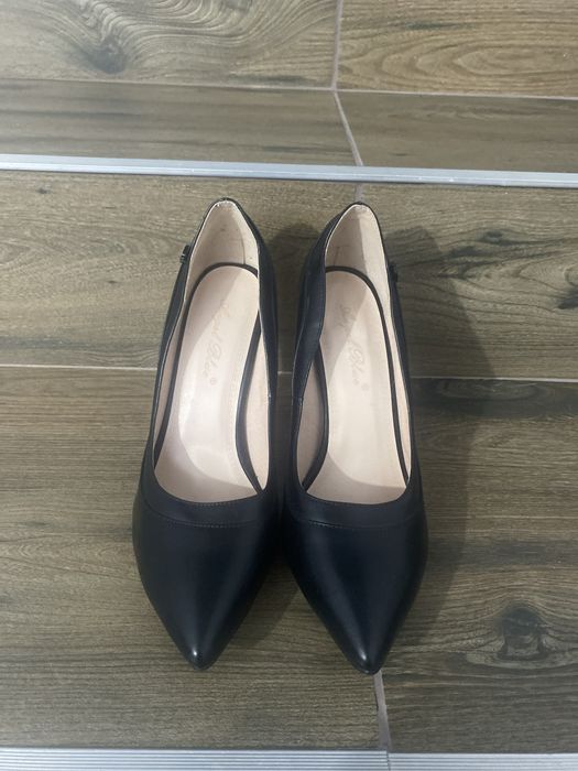 Pantofi stiletto