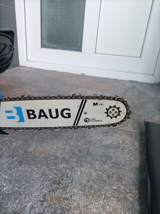 Drujba pentru o mînă,pe benzina