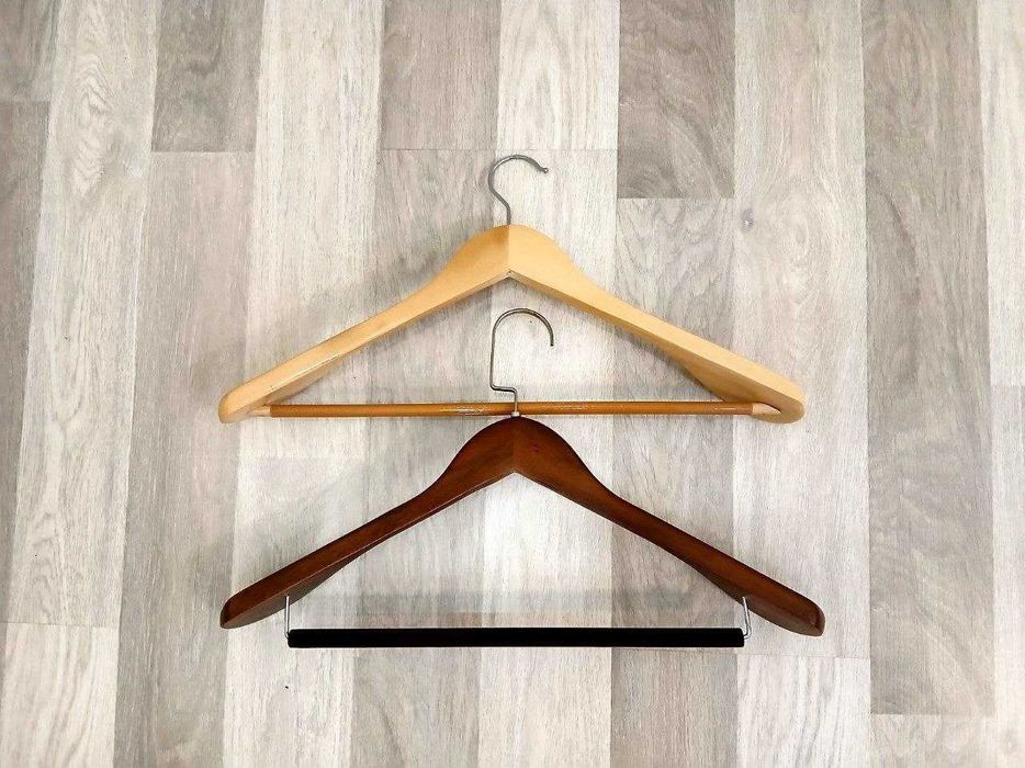 Деревянная вешалка