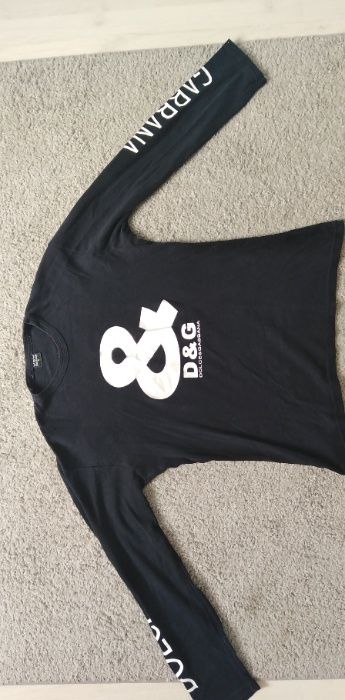 Vand Bluza sport D&G ,calitate,import.Marimea L,in stare buna.