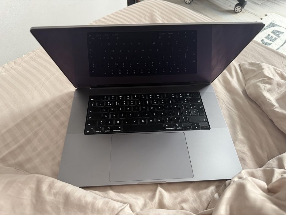 MacBook Pro 16 M1 Pro - Workstation Desktop - Display Defect