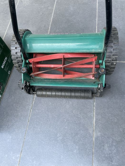 Masina manuala de tuns iarba Bosch AHM 30