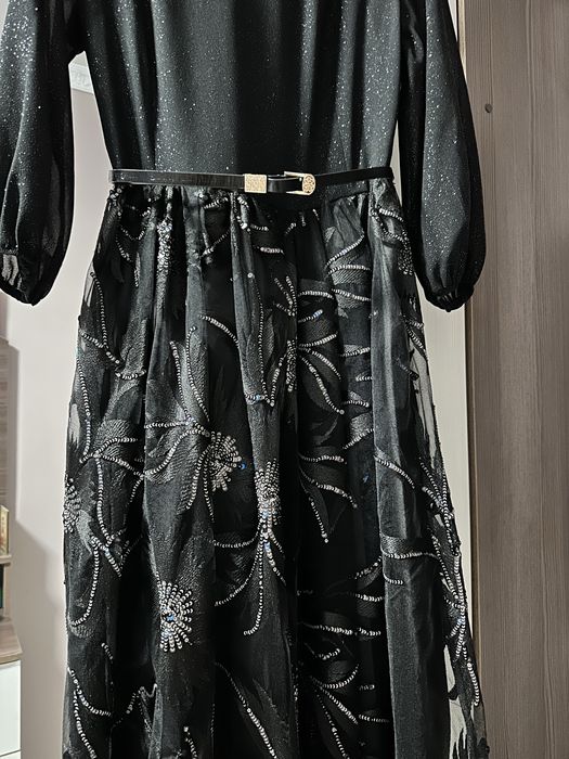 Продаю вечернее женское платье