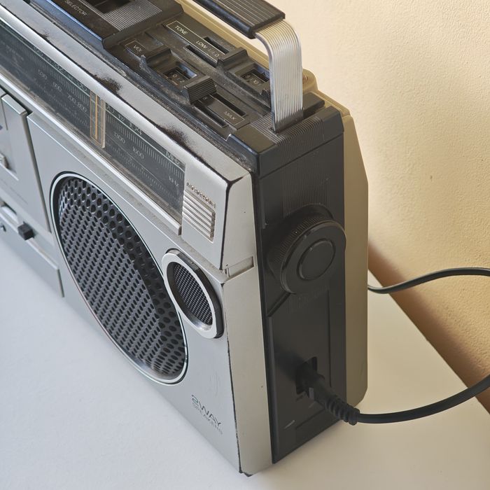 SANYO M2429FZ – винтидж радио‑касетофон, 1982г.