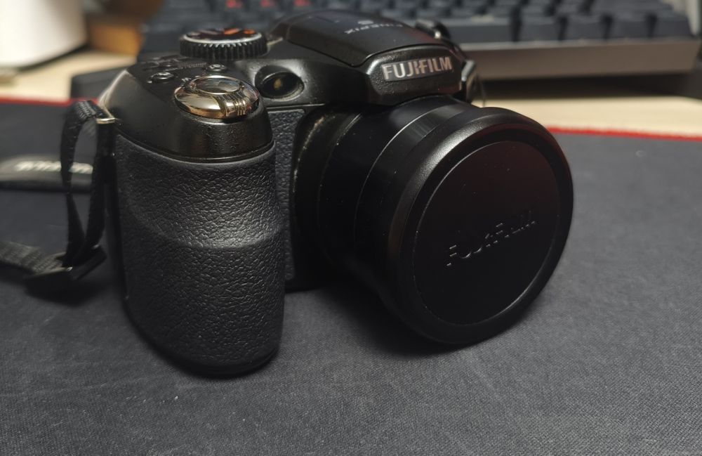 Фотокамера Fujifilm s1600
