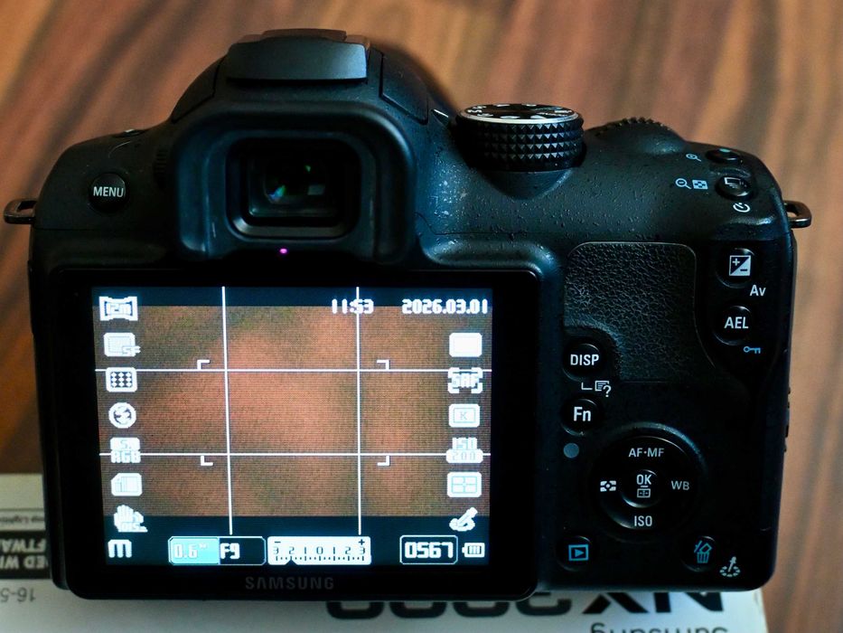 Camera foto Samsung NX5 mirrorless cu obiectiv Samsung NX 18-55 OIS 58