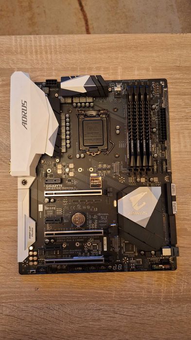 Aorus z270x Gaming 5 + 16 GB DDR4 2666 MHZ – stare foarte bună!