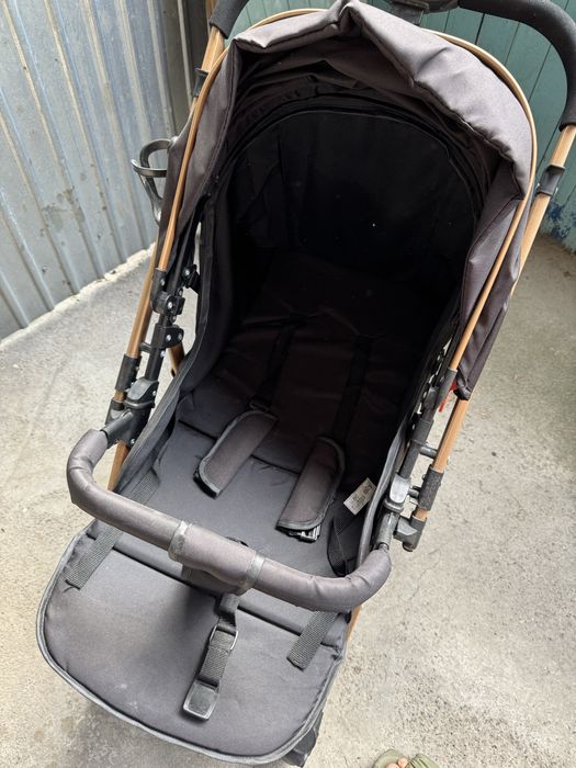 Срочно продам прогулочная коляска