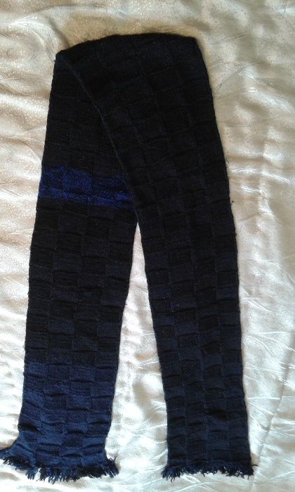 Шарф шерстяной ручной вязки...