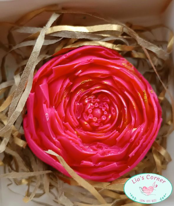 Ръчно изработени сапуни под формата на цветя